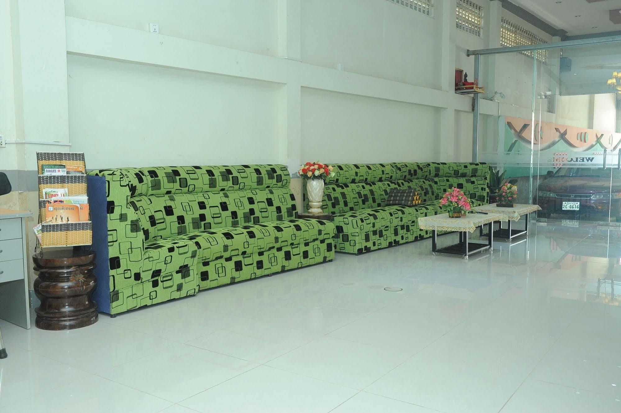 Lux Star Town Hotel Phnom Penh Extérieur photo