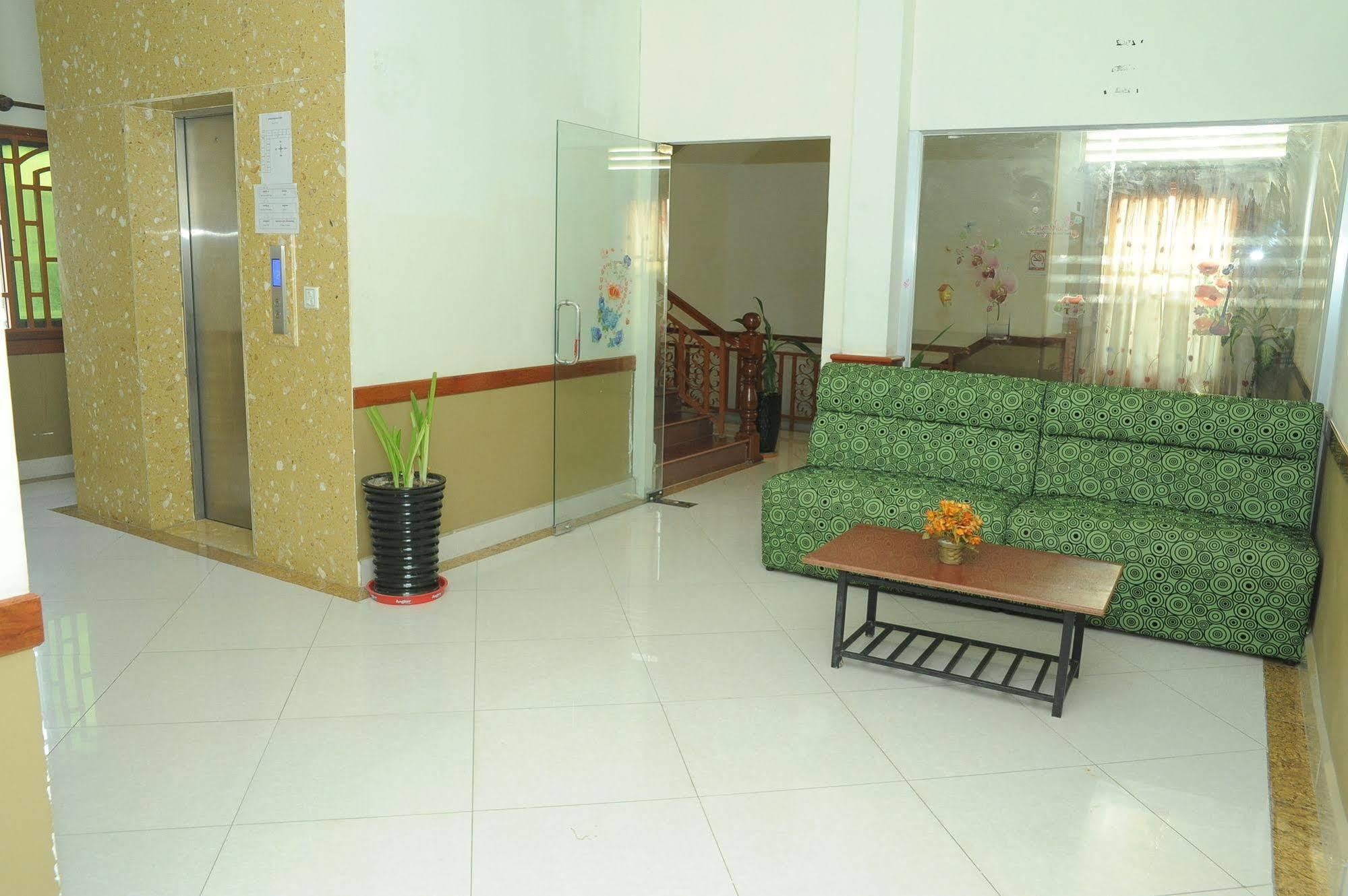 Lux Star Town Hotel Phnom Penh Extérieur photo