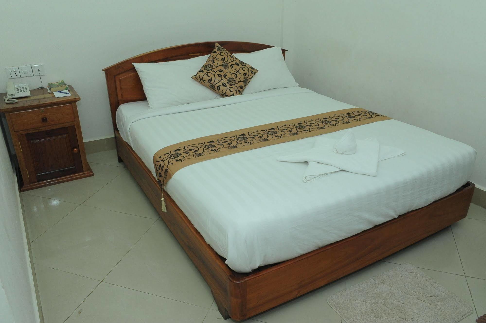 Lux Star Town Hotel Phnom Penh Extérieur photo