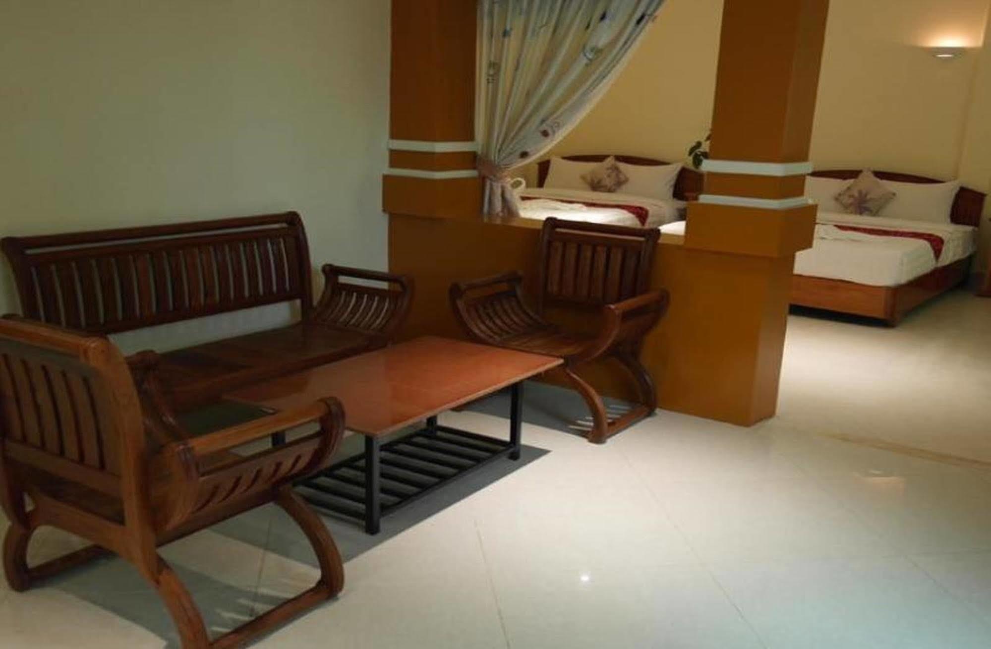 Lux Star Town Hotel Phnom Penh Extérieur photo
