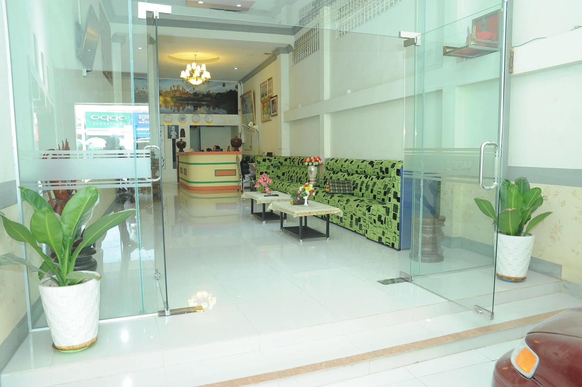 Lux Star Town Hotel Phnom Penh Extérieur photo
