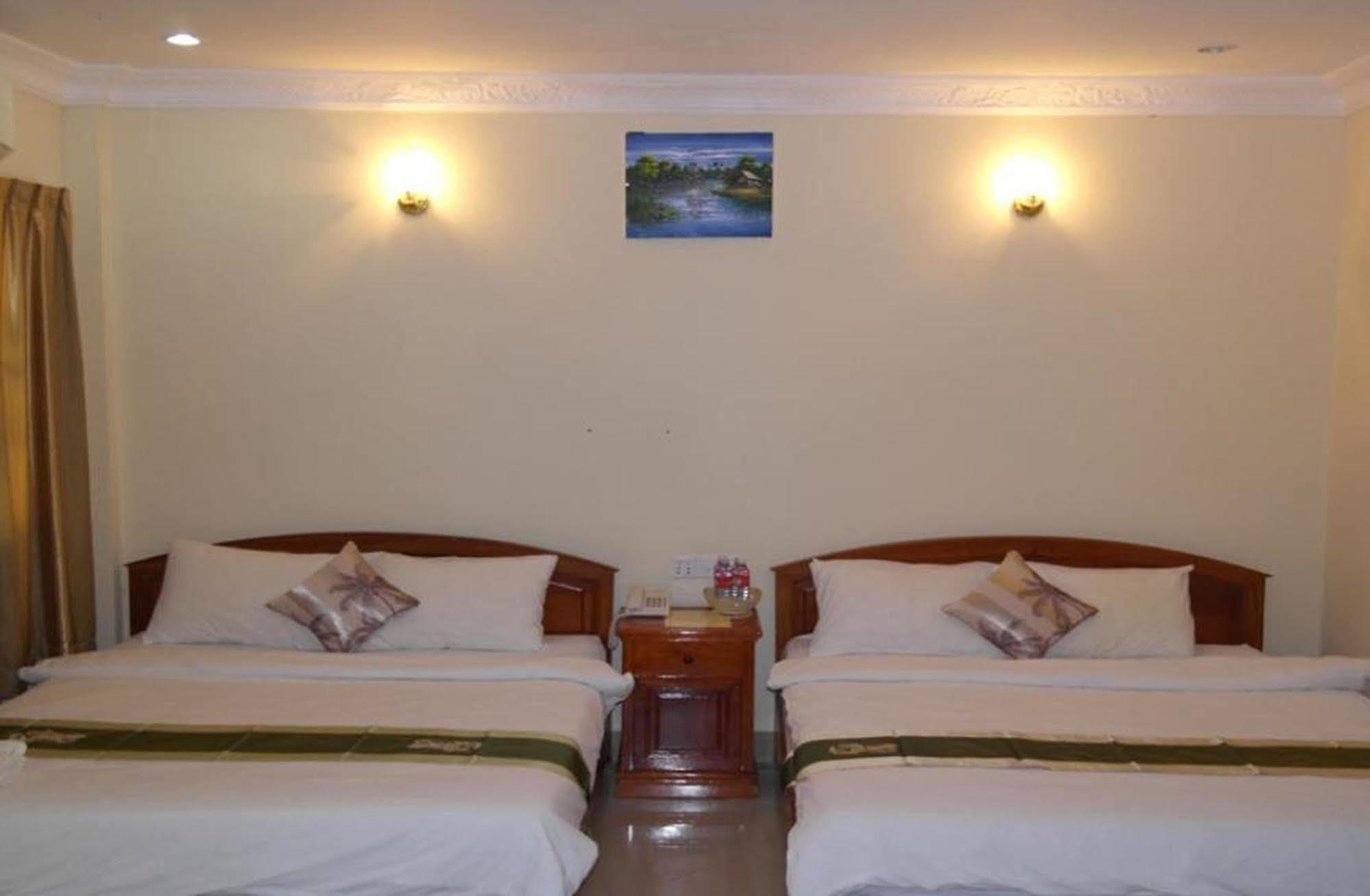 Lux Star Town Hotel Phnom Penh Extérieur photo