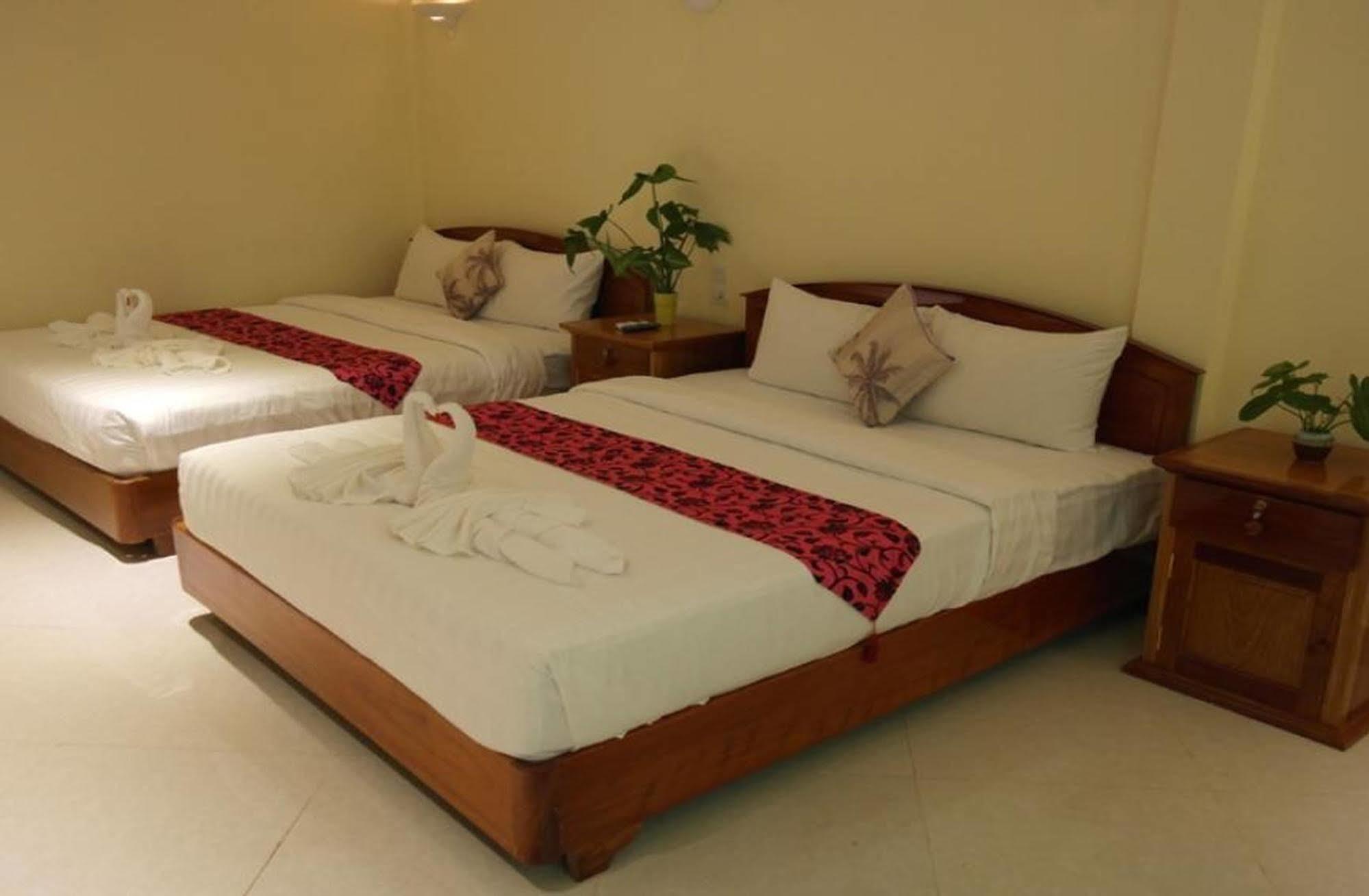 Lux Star Town Hotel Phnom Penh Extérieur photo
