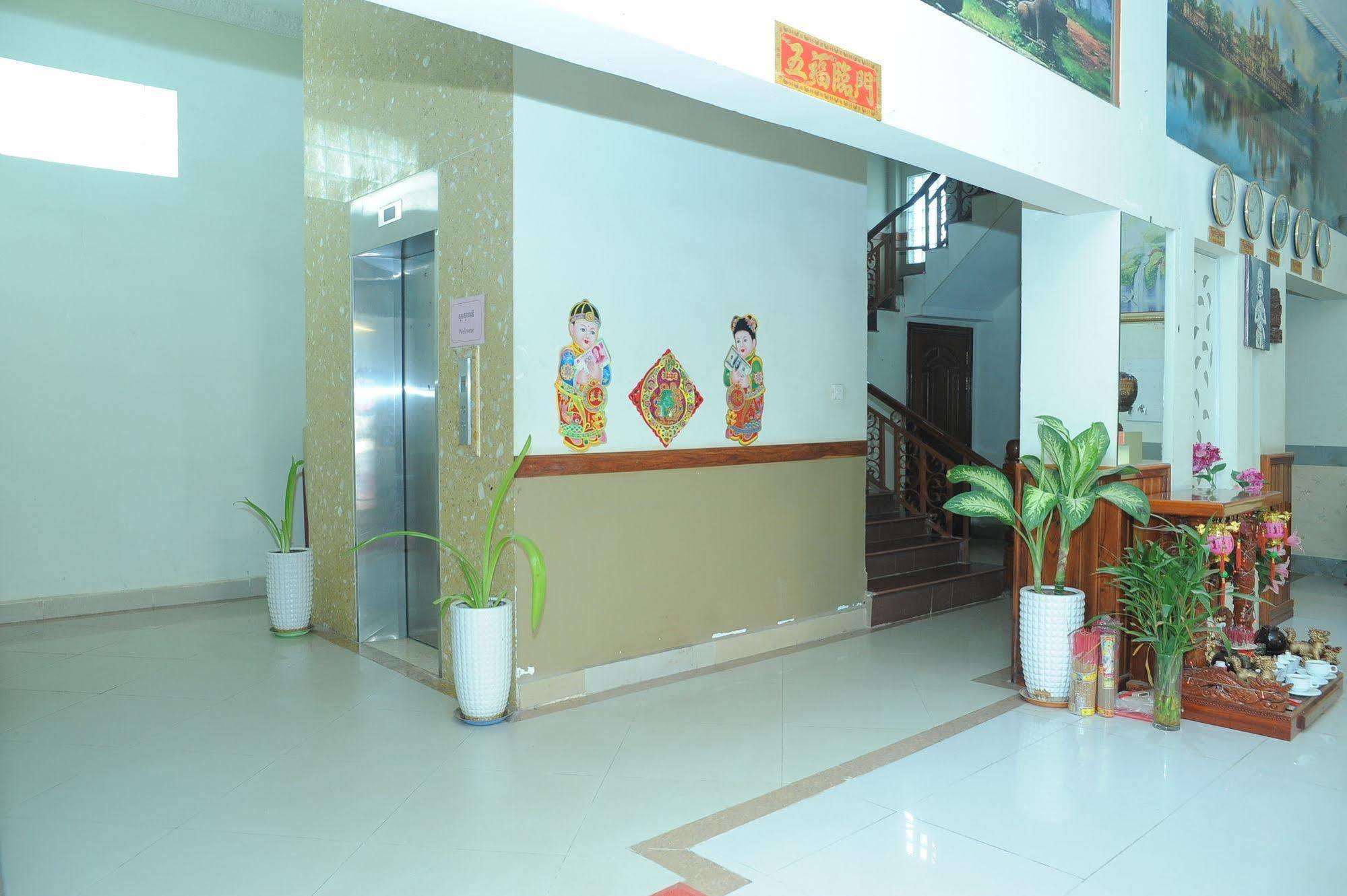 Lux Star Town Hotel Phnom Penh Extérieur photo